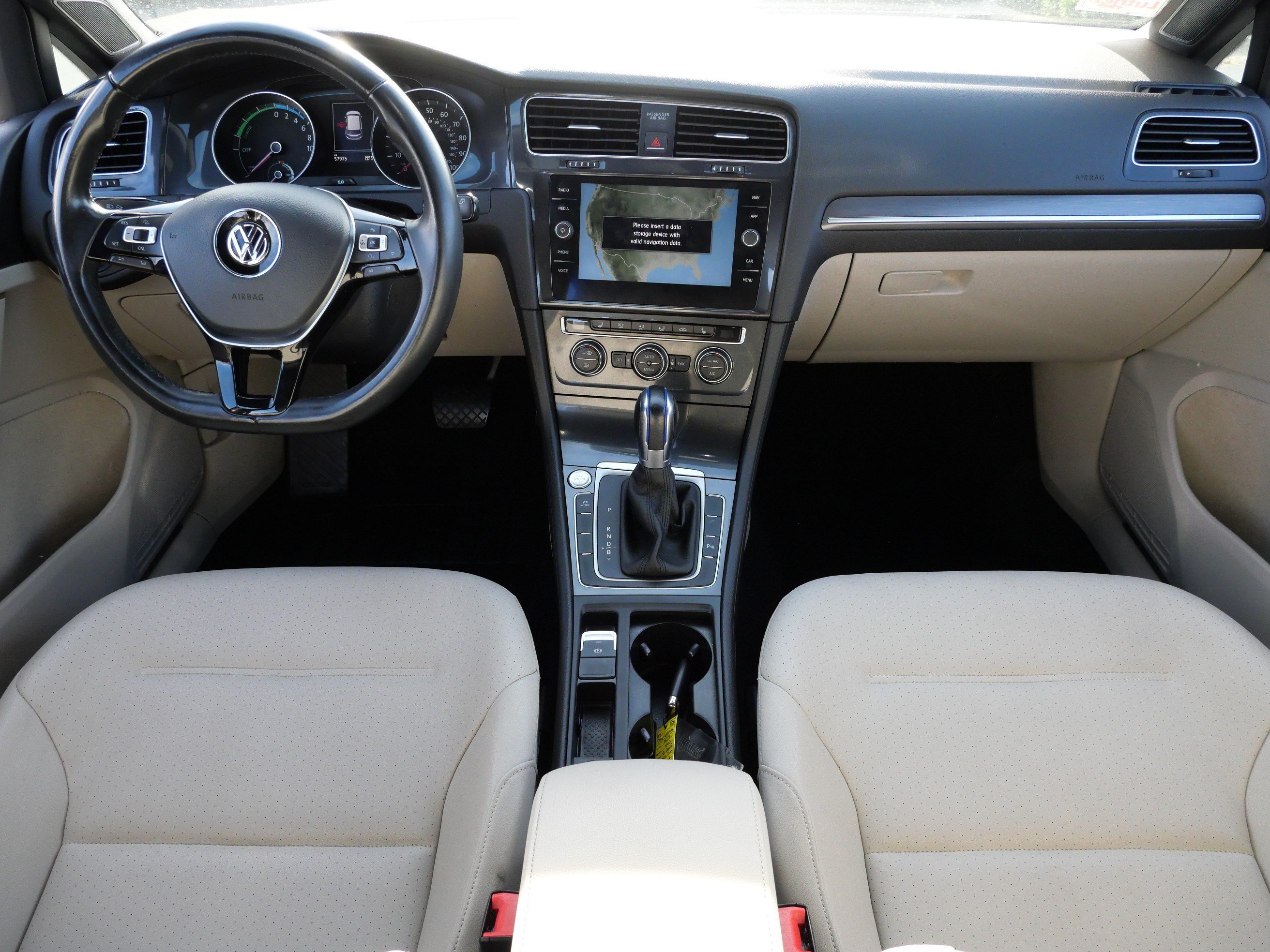 Used 2017 Volkswagen e-Golf SEL Premium FWD image 10