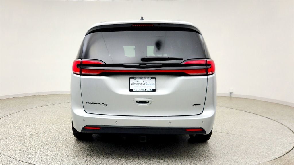 Used 2024 Chrysler Pacifica Touring-L w/ S Appearance Package AWD/4WD image 6