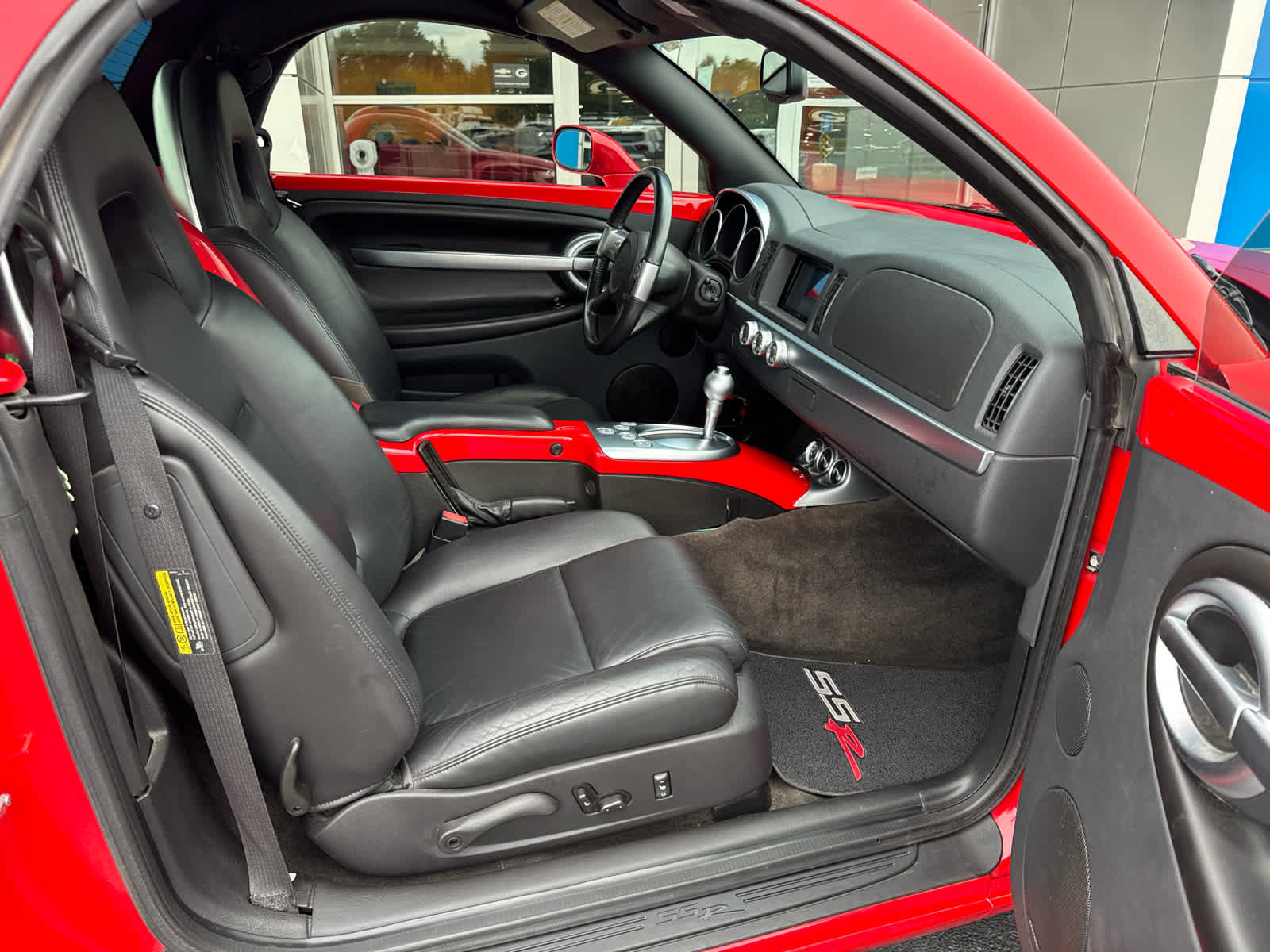 Used 2004 Chevrolet SSR w/ Preferred Equipment Group RWD image 4