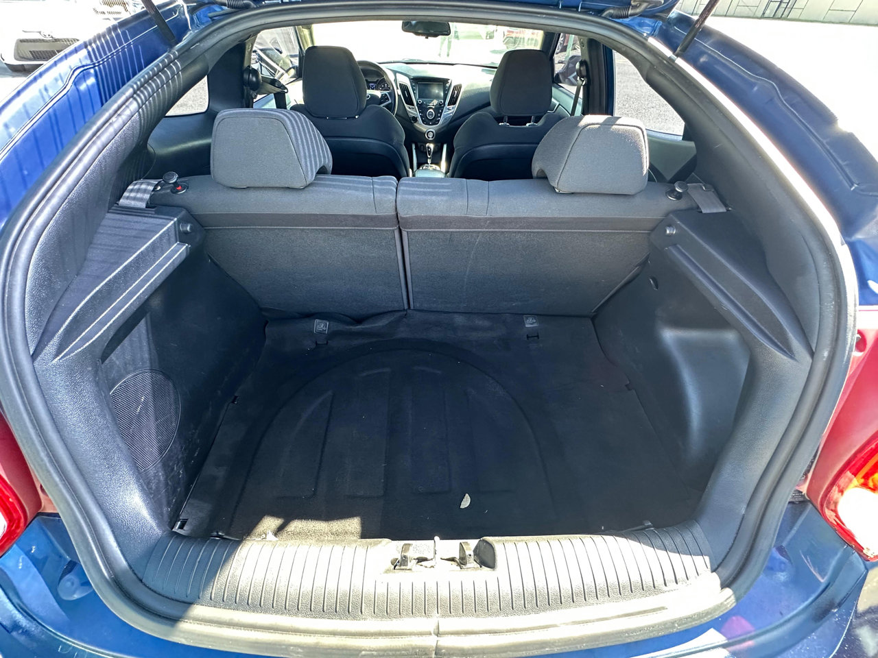 Used 2017 Hyundai Veloster Value Edition image 12