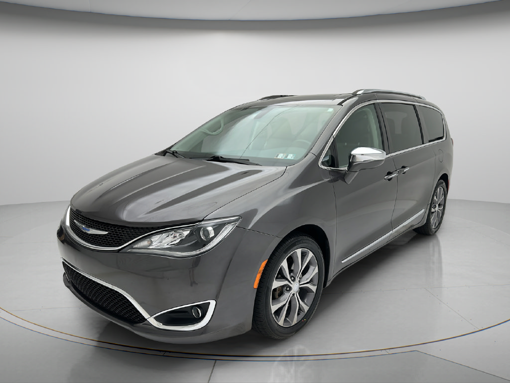 Used 2018 Chrysler Pacifica Limited w/ Tire & Wheel Group FWD image 3