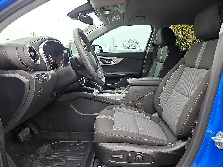 New 2025 Chevrolet Blazer LT w/ Midnight/Sport Edition image 9