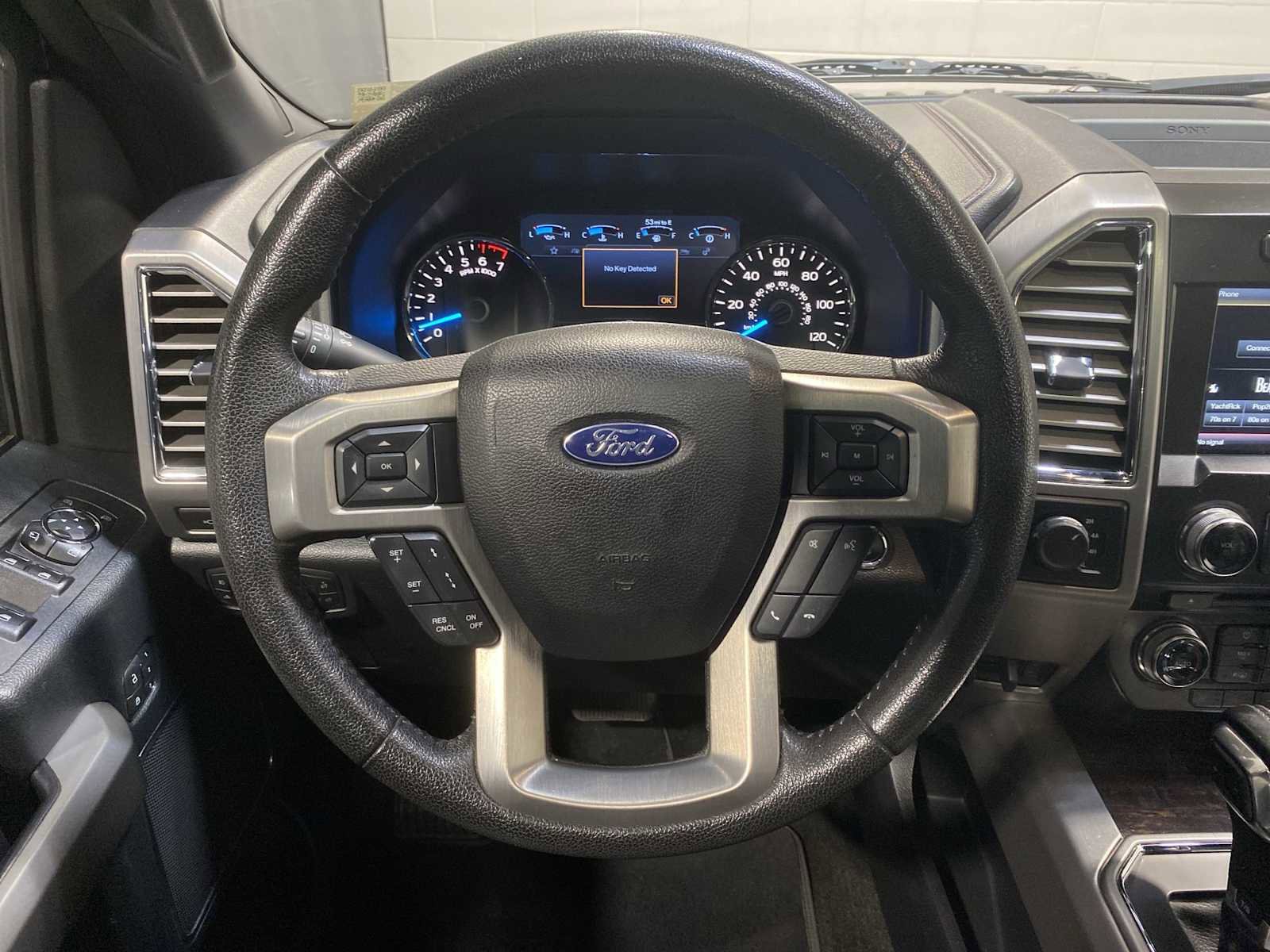 Used 2015 Ford F150 Platinum w/ Equipment Group 701A Luxury image 15