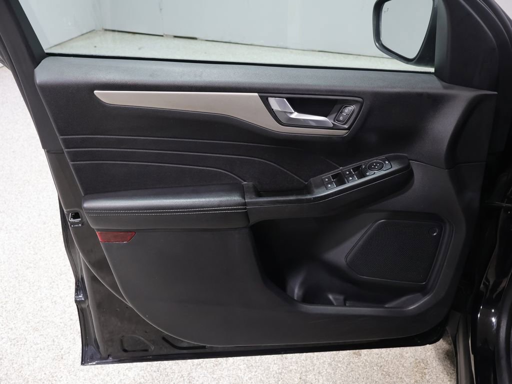 Used 2021 Ford Escape SE image 12