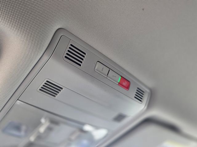 Used 2025 Volkswagen Jetta SE image 40