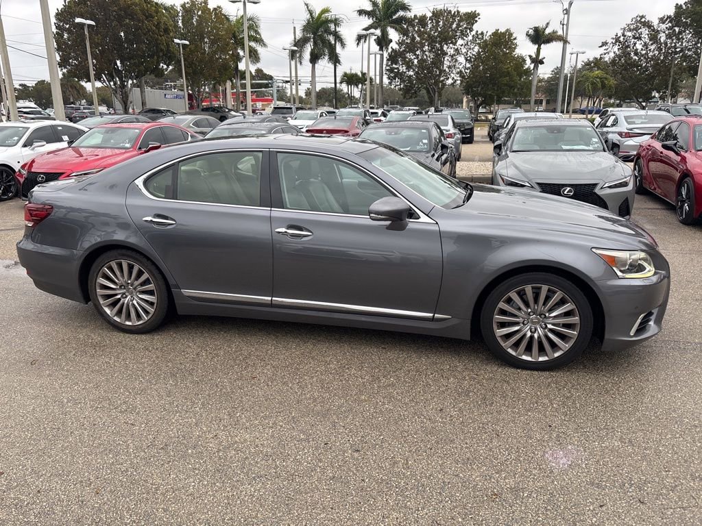 Used 2013 Lexus LS 460 w/ Comfort Pkg image 4