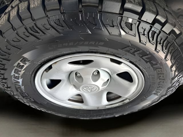 Used 2006 Toyota Tacoma PreRunner RWD image 16