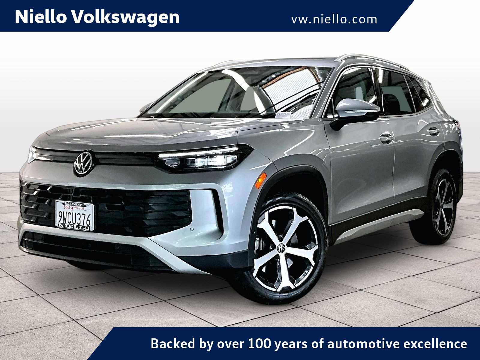 Certified 2025 Volkswagen Tiguan SE w/ Panoramic Sunroof Package image 1