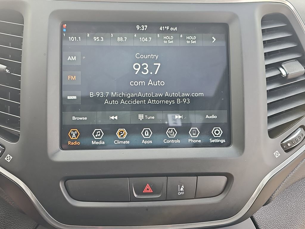 Certified 2022 Jeep Cherokee Latitude w/ Sun & Sound Group AWD/4WD image 19