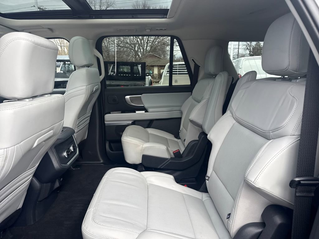 Used 2025 Ford Expedition Max Platinum w/ Driver's Package image 31