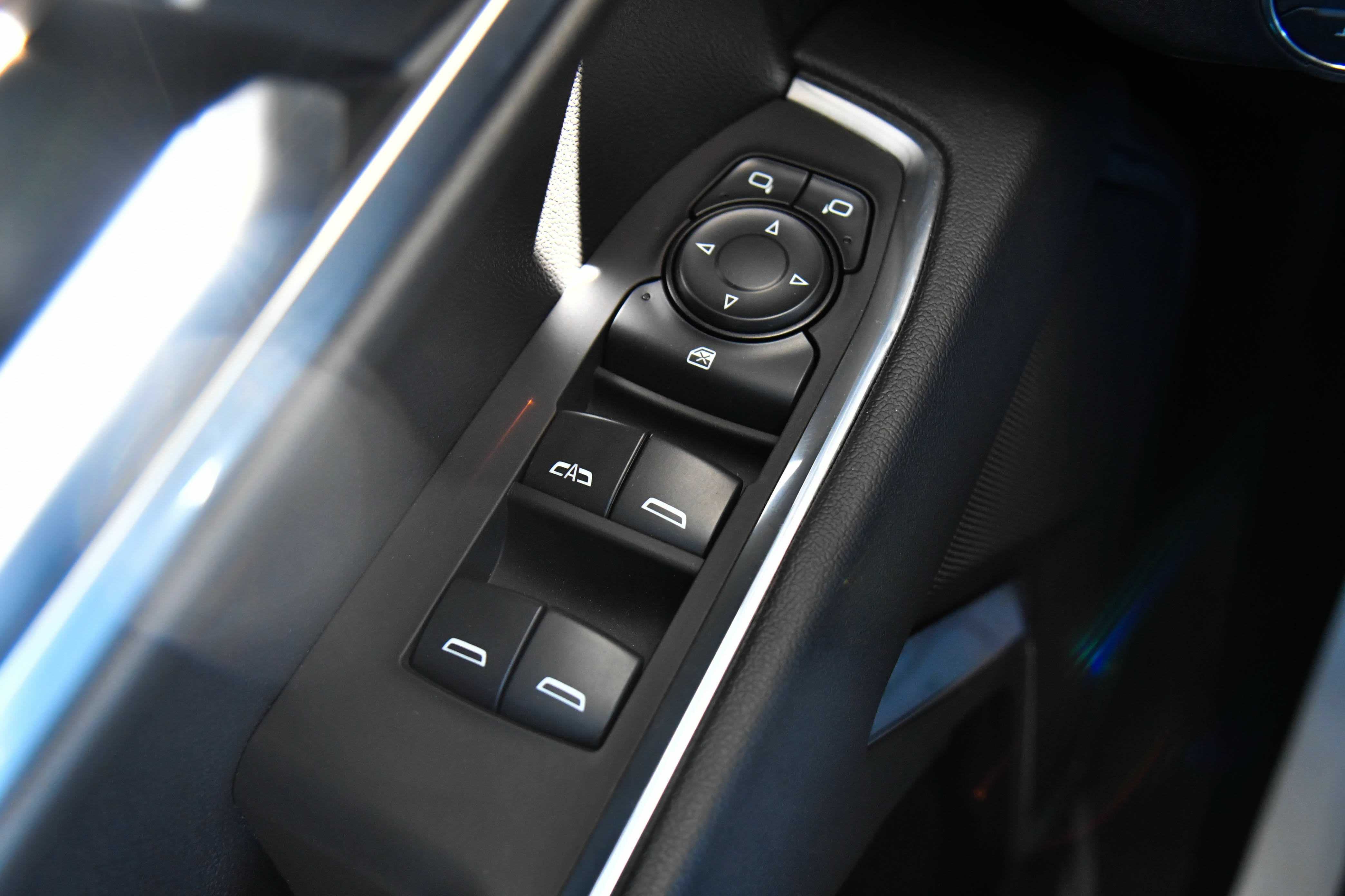 Used 2025 Chevrolet Silverado 1500 LT w/ LPO, Dark Essentials Package AWD/4WD image 35