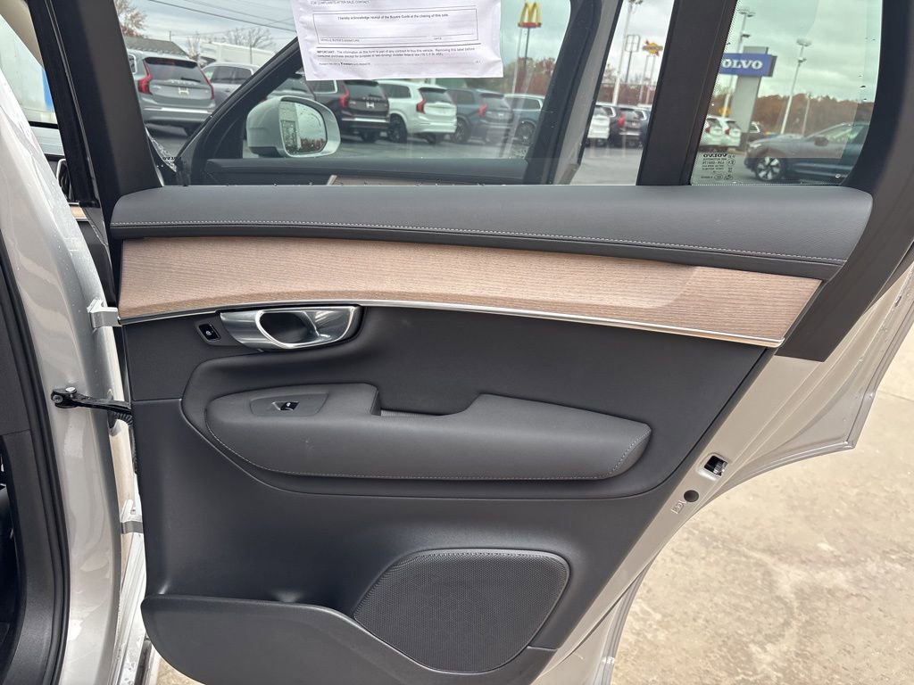 Certified 2025 Volvo XC90 B6 Plus image 42
