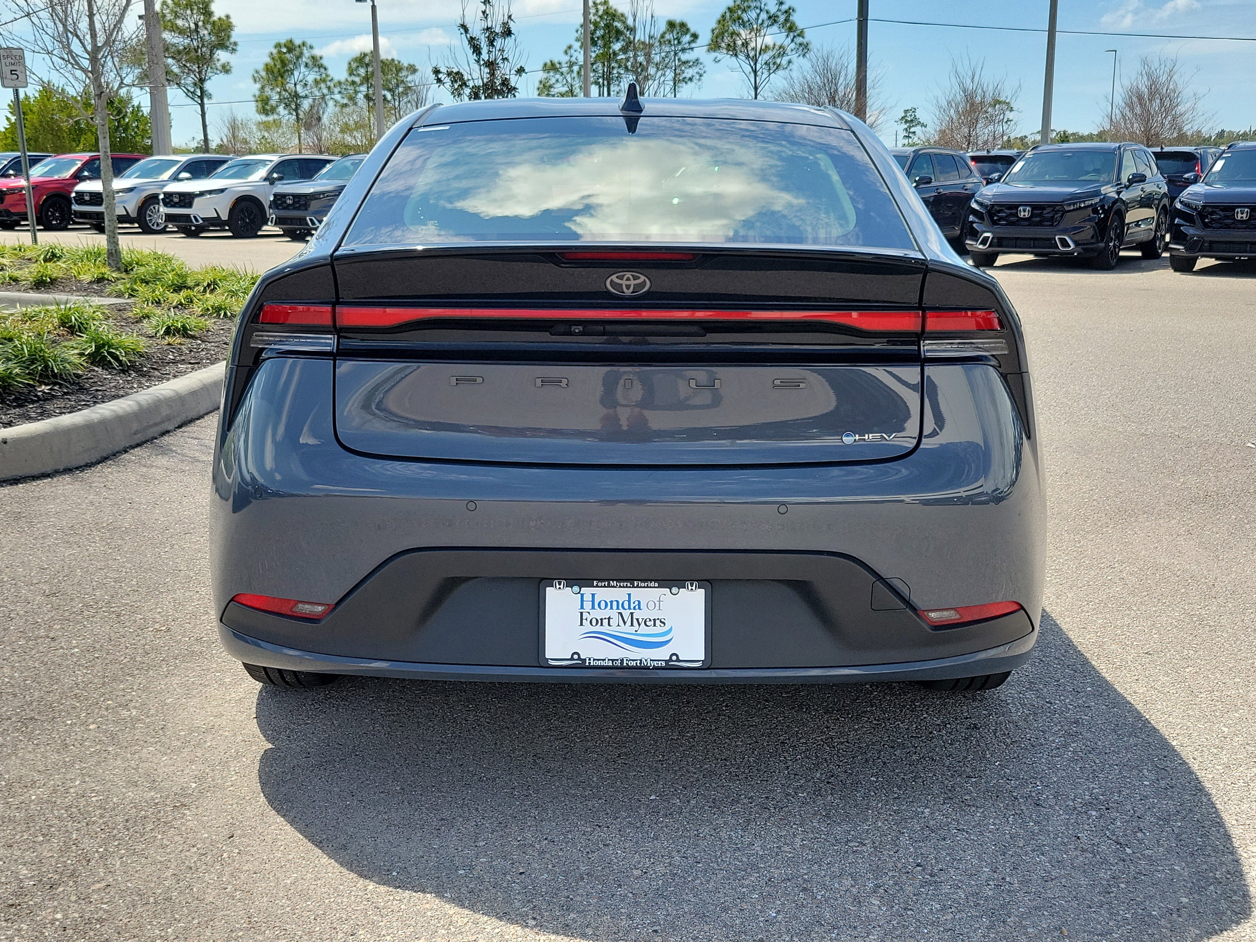 Used 2024 Toyota Prius LE FWD image 5
