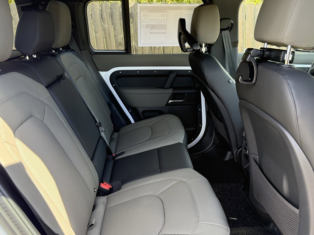New 2026 Land Rover Defender 110 X-Dynamic SE image 35
