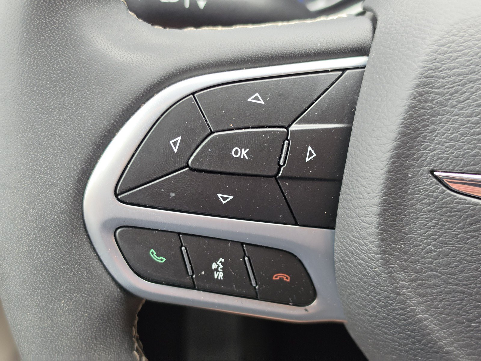 Used 2023 Chrysler Pacifica Touring-L FWD image 19