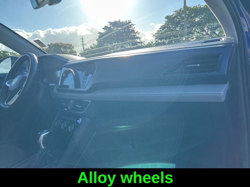 Used 2024 Volkswagen Taos SE image 24