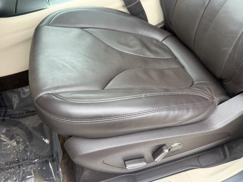 Used 2016 Lincoln MKC Reserve image 24