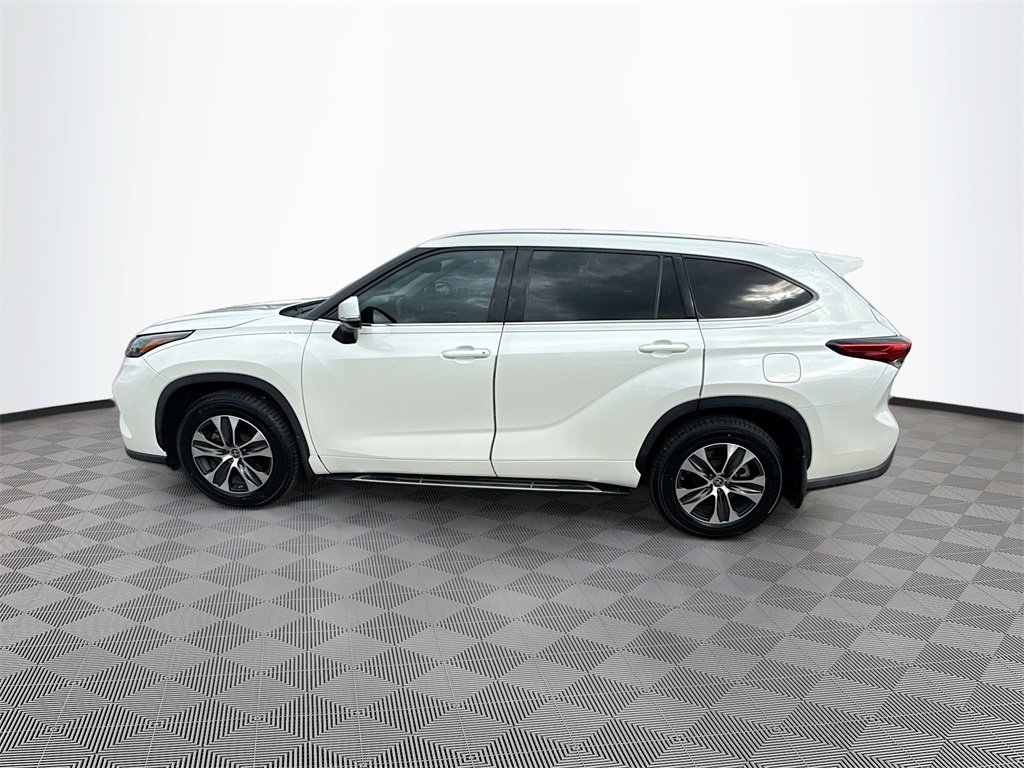 Used 2021 Toyota Highlander XLE image 9