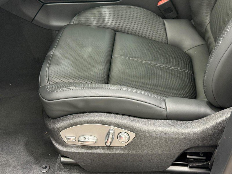 New 2026 Porsche Macan AWD/4WD image 26