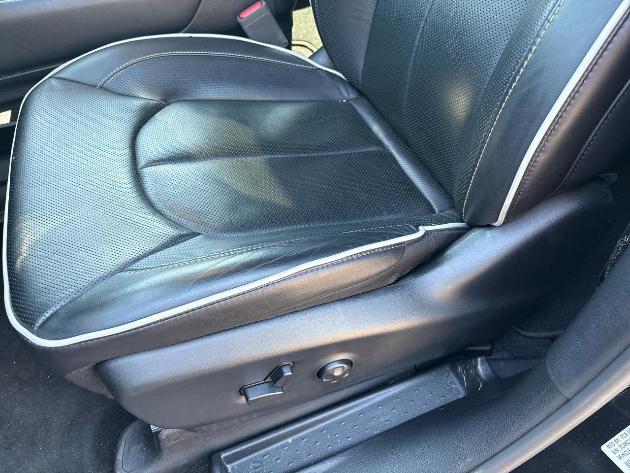 Used 2025 Chrysler Pacifica Limited FWD image 8