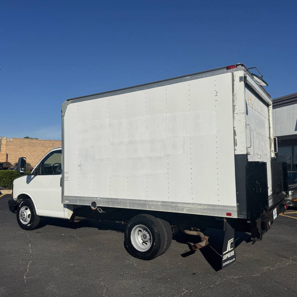 Used 2010 Chevrolet Express 3500 RWD image 11