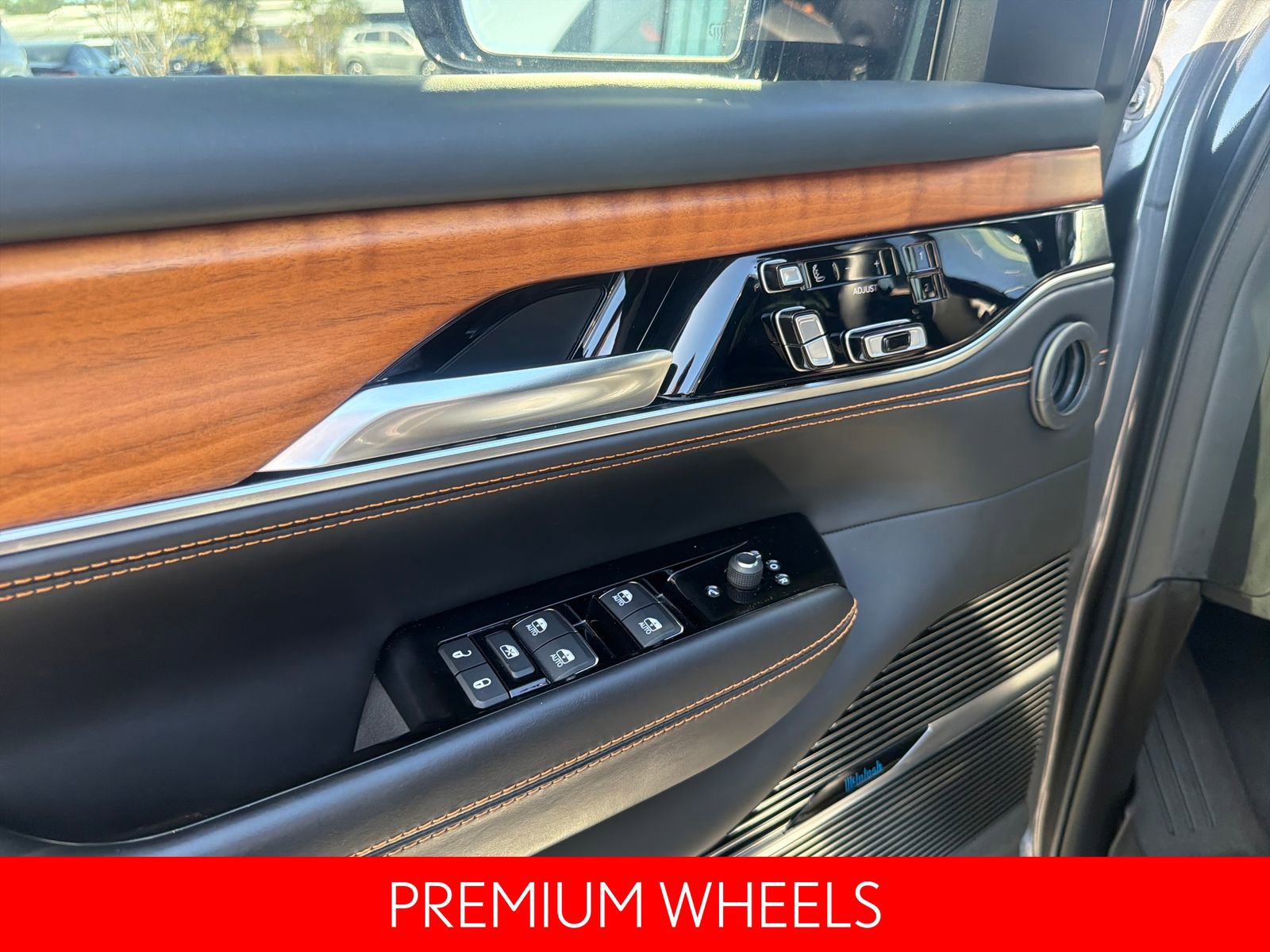 Used 2024 Jeep Grand Wagoneer Series III image 18