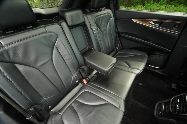 Used 2016 Lincoln MKX Reserve w/ Technology Package FWD image 28