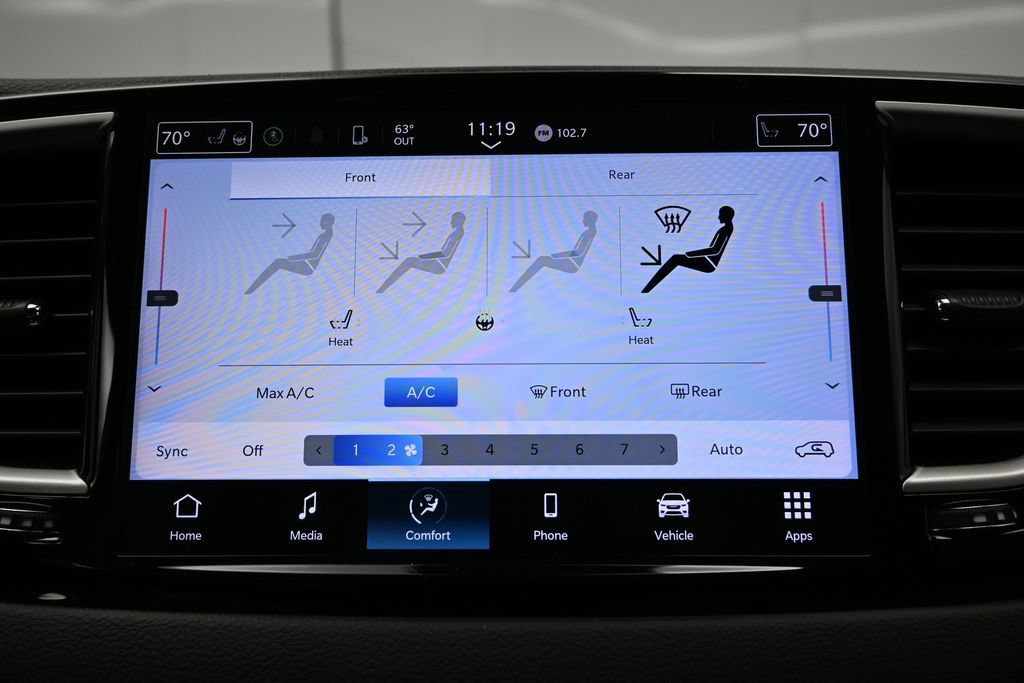 Used 2023 Chrysler Pacifica Touring-L FWD image 33