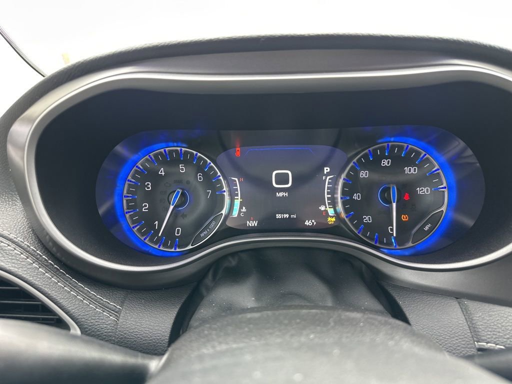 Used 2022 Chrysler Pacifica Touring-L w/ Uconnect Theater Family Group image 16