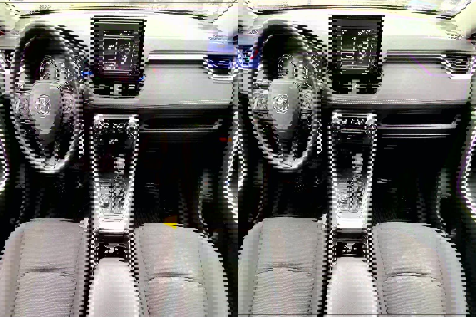 Used 2021 Toyota RAV4 LE image 16