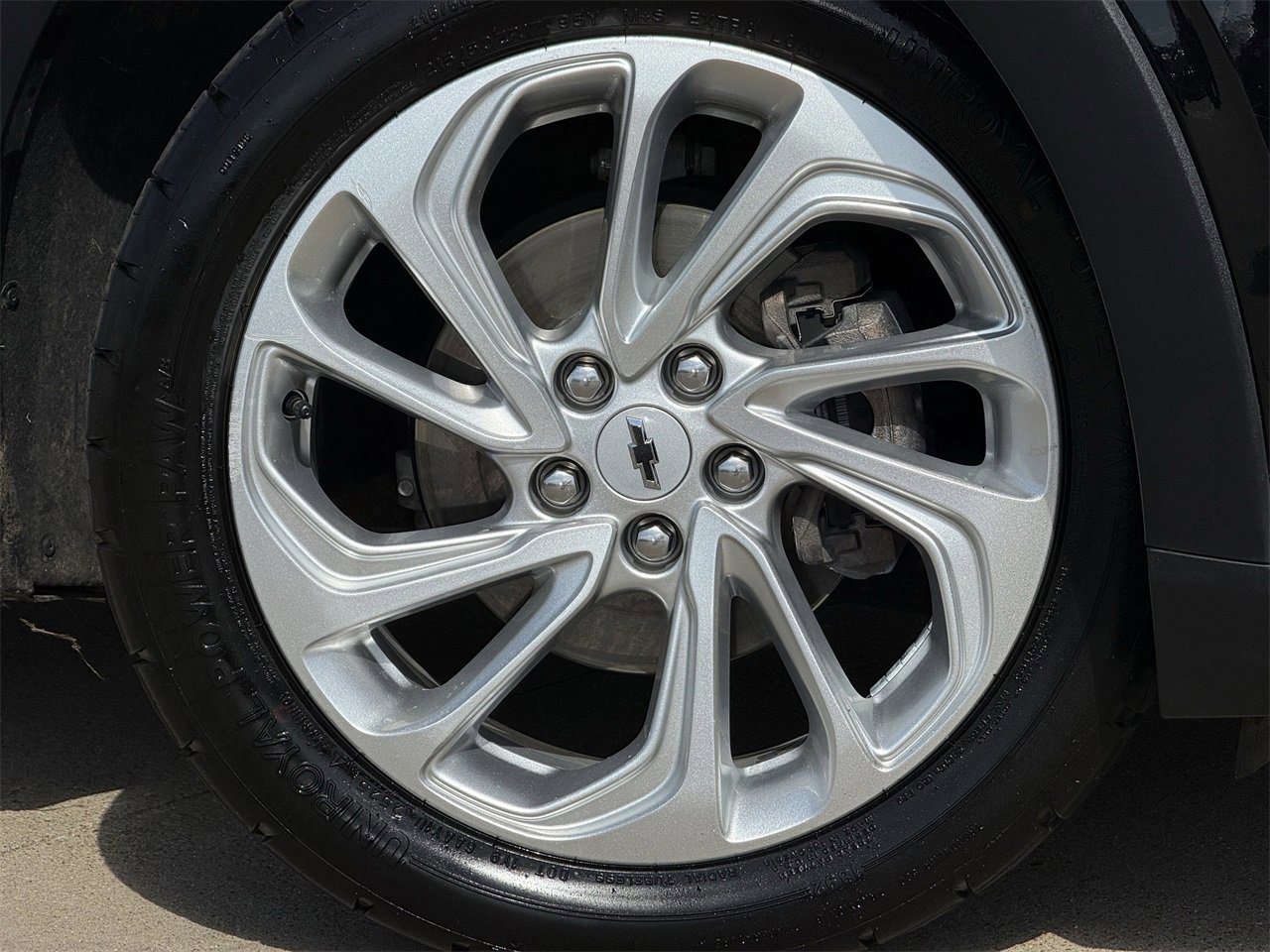 Certified 2023 Chevrolet Bolt EUV LT w/ Comfort Package image 9