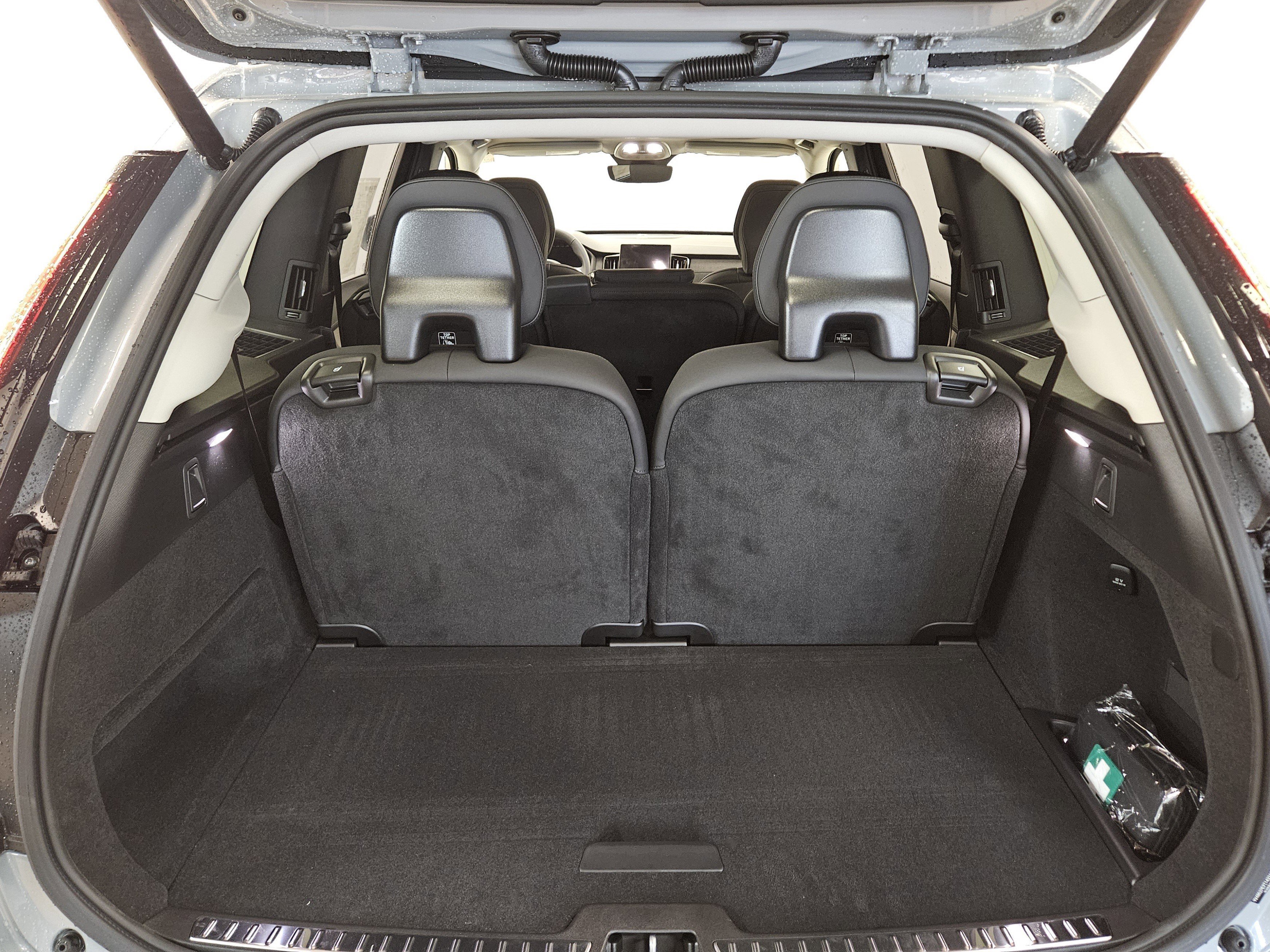 New 2026 Volvo XC90 B6 Plus w/ Protection Package Premier AWD/4WD image 16