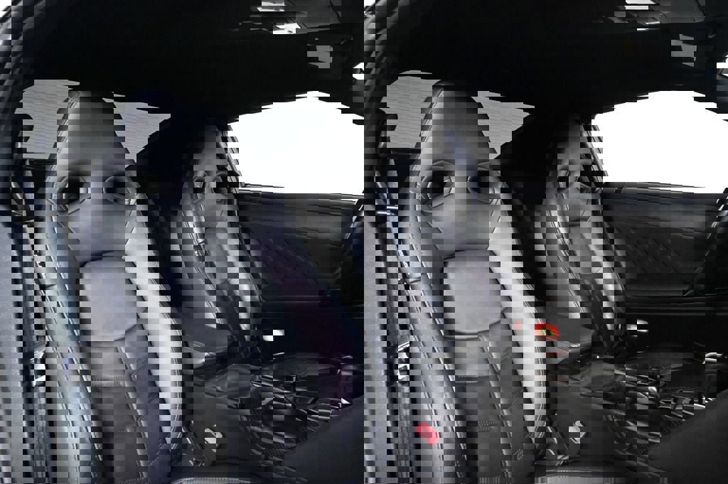 Used 2018 Nissan GT-R Premium w/ Premium Interior Package AWD/4WD image 17