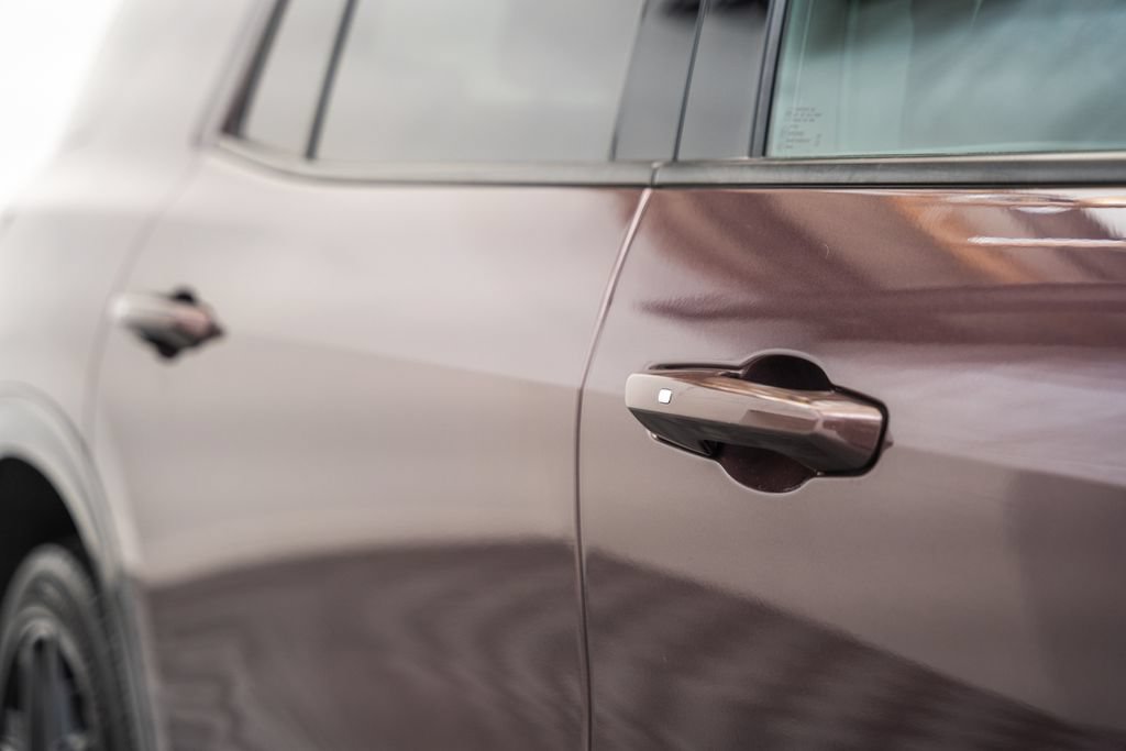 Used 2024 Chevrolet Traverse RS FWD image 18