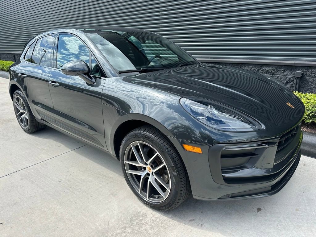 Certified 2023 Porsche Macan AWD/4WD image 11