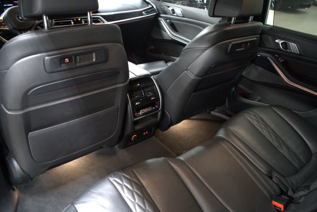 Used 2022 BMW X7 M50i AWD/4WD image 15