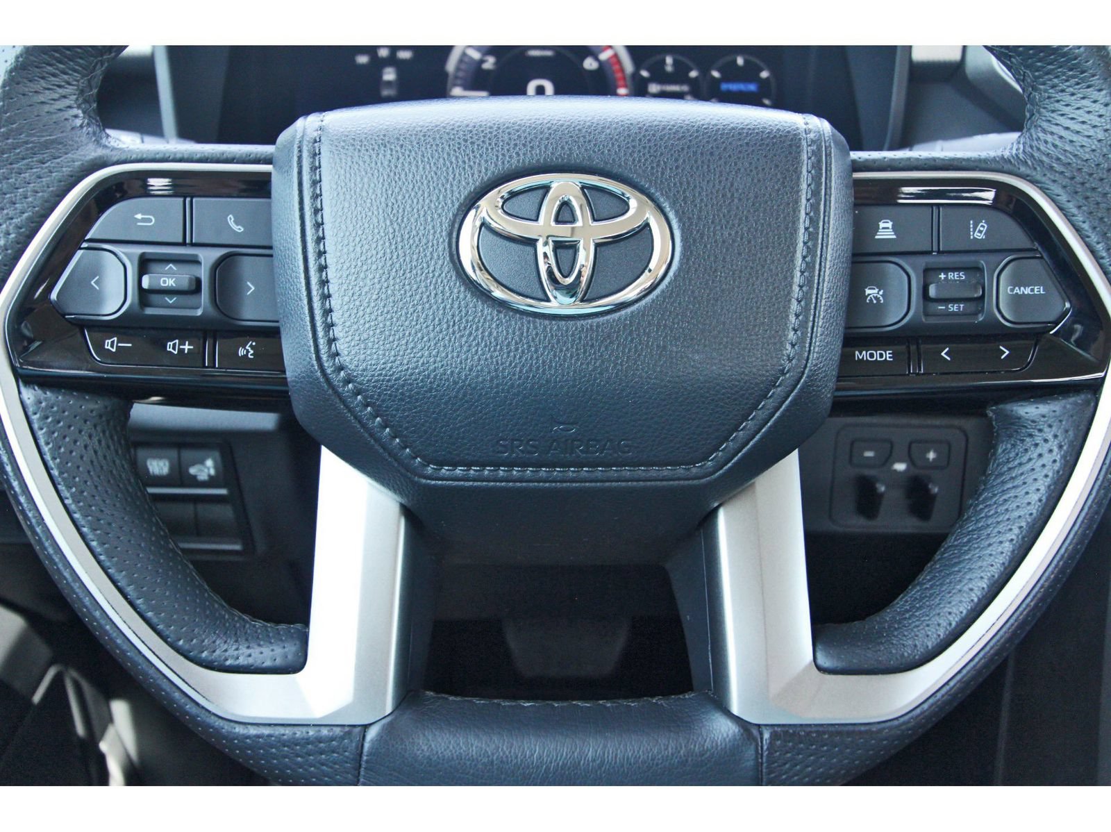 Used 2023 Toyota Tundra Limited w/ Power Package AWD/4WD image 17
