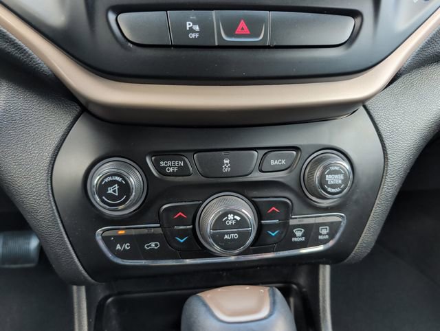 Used 2018 Jeep Cherokee Limited AWD/4WD image 23
