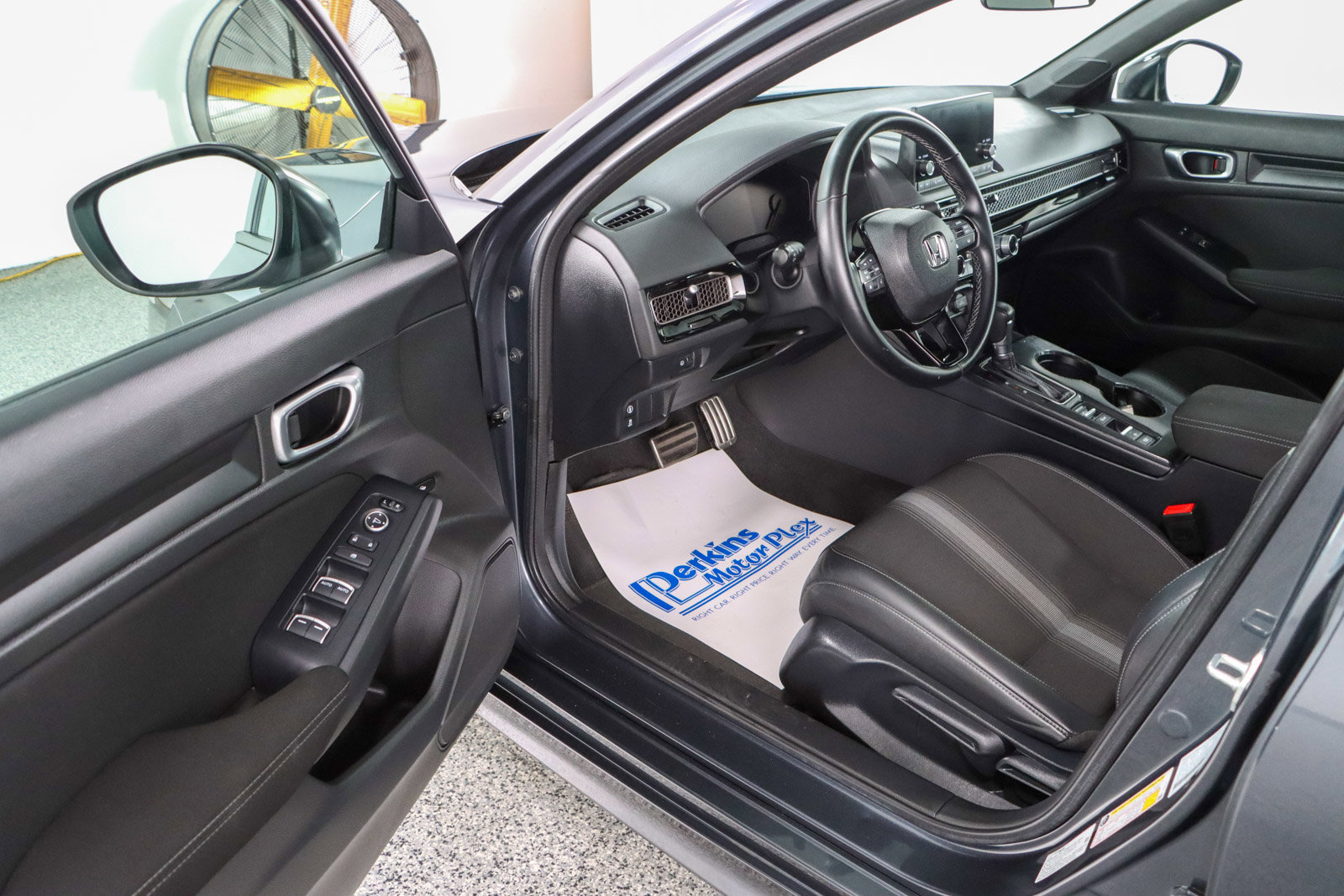 Used 2023 Honda Civic Sport image 3