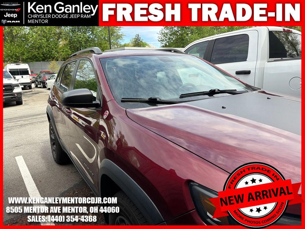 Used 2019 Jeep Cherokee Trailhawk w/ Cold Weather Group AWD/4WD image 12