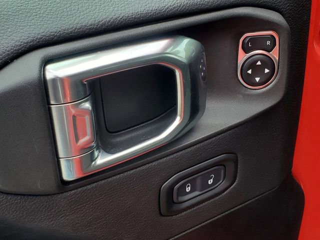 Used 2025 Jeep Wrangler Unlimited Sahara image 13