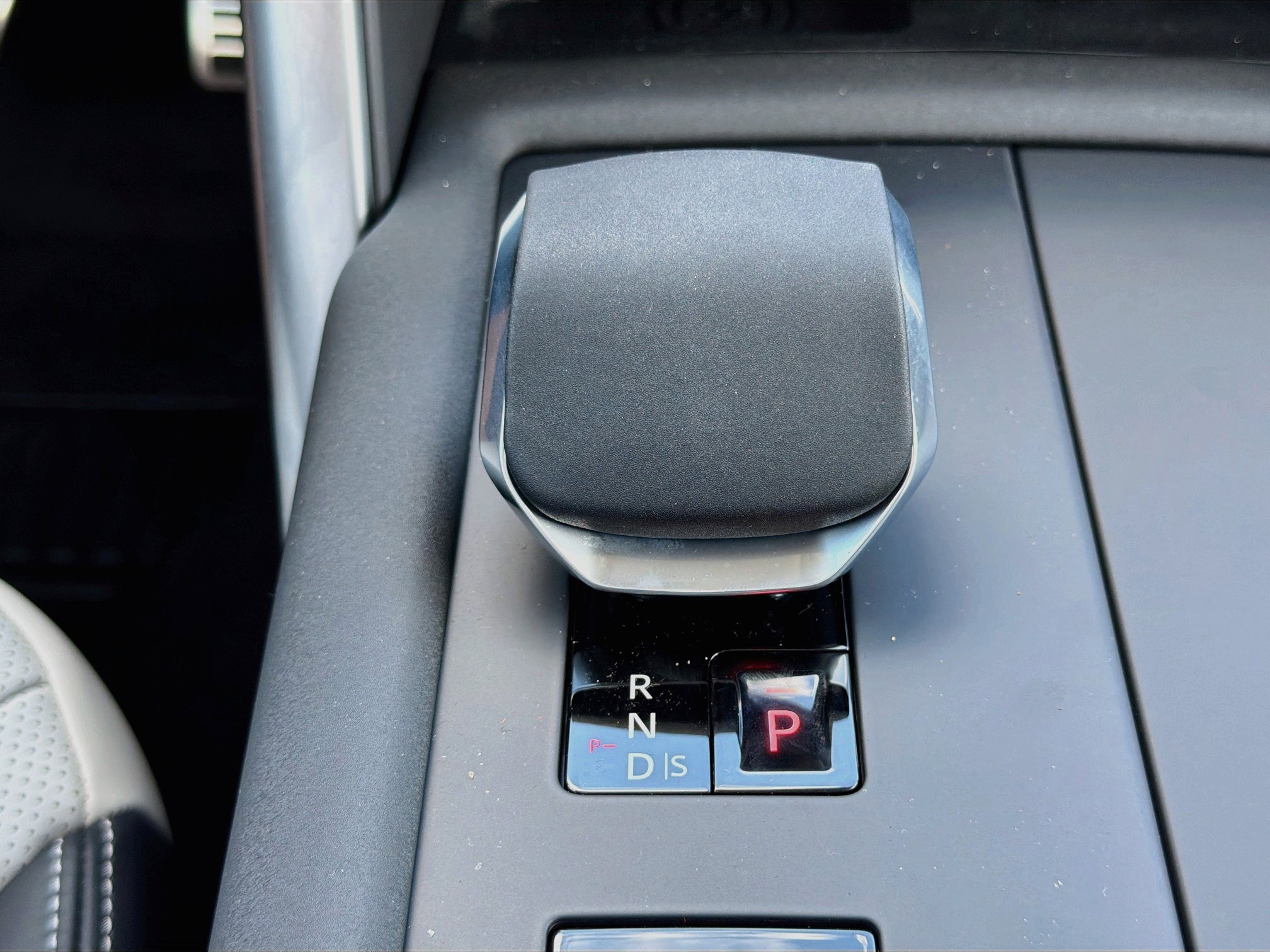 New 2026 Land Rover Discovery Limited Edition AWD/4WD image 30