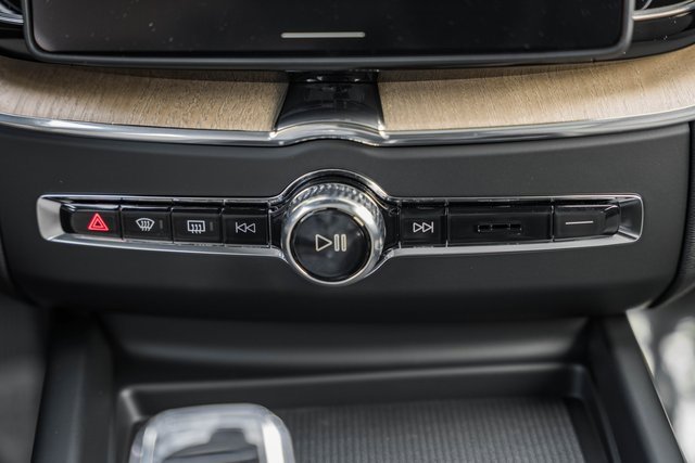 New 2026 Volvo XC60 B5 Plus w/ Protection Package Premier image 23