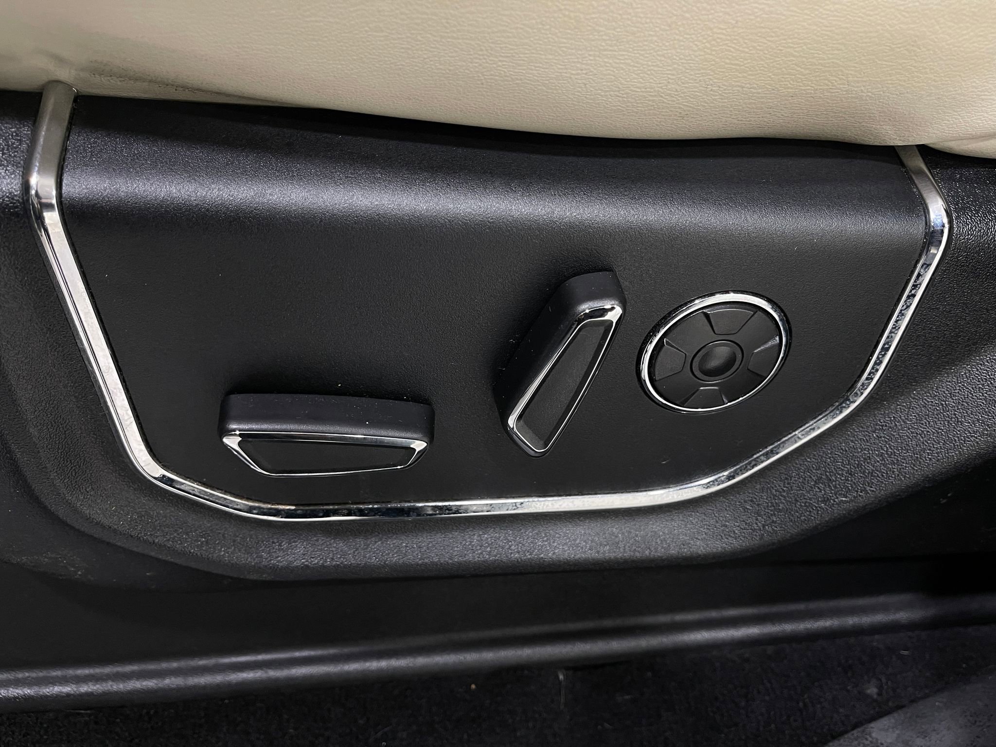 Used 2019 Ford Expedition Max Platinum AWD/4WD image 17