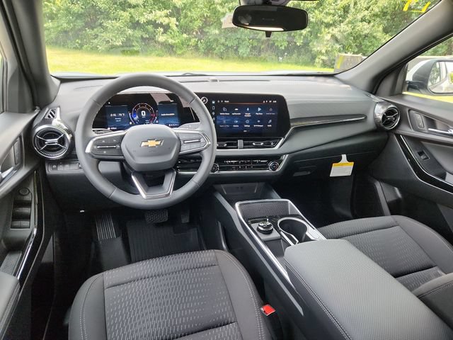 New 2027 Chevrolet Equinox LT w/ LPO, Floor Liner Package FWD image 20