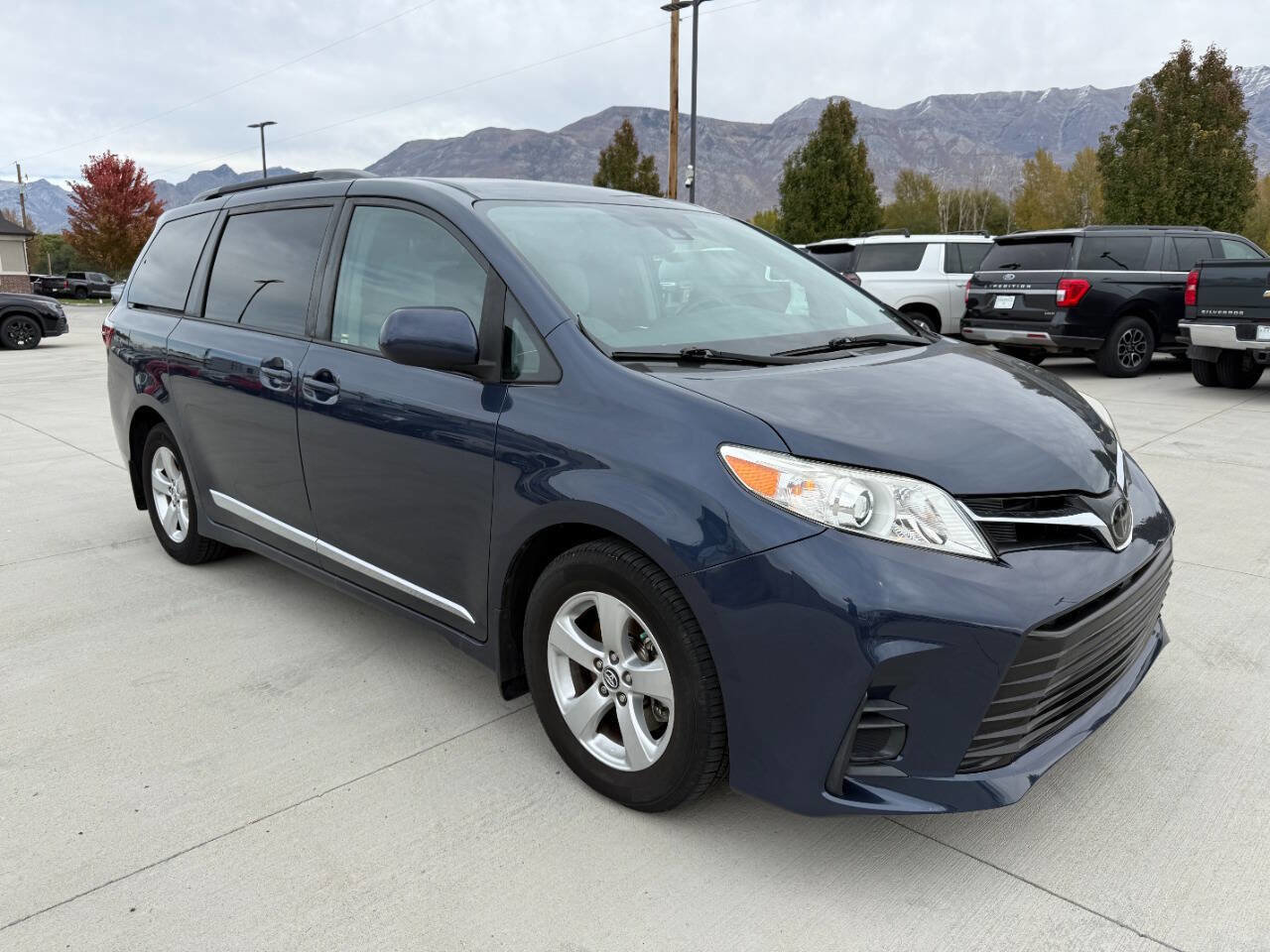 Used 2018 Toyota Sienna LE