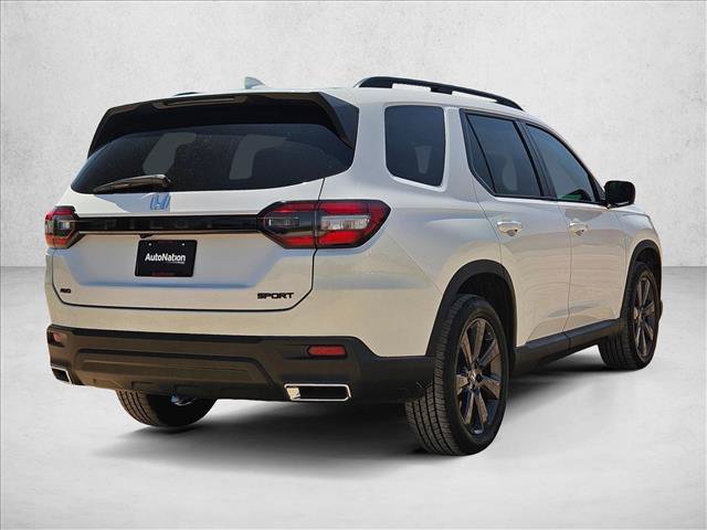 Used 2025 Honda Pilot Sport image 5