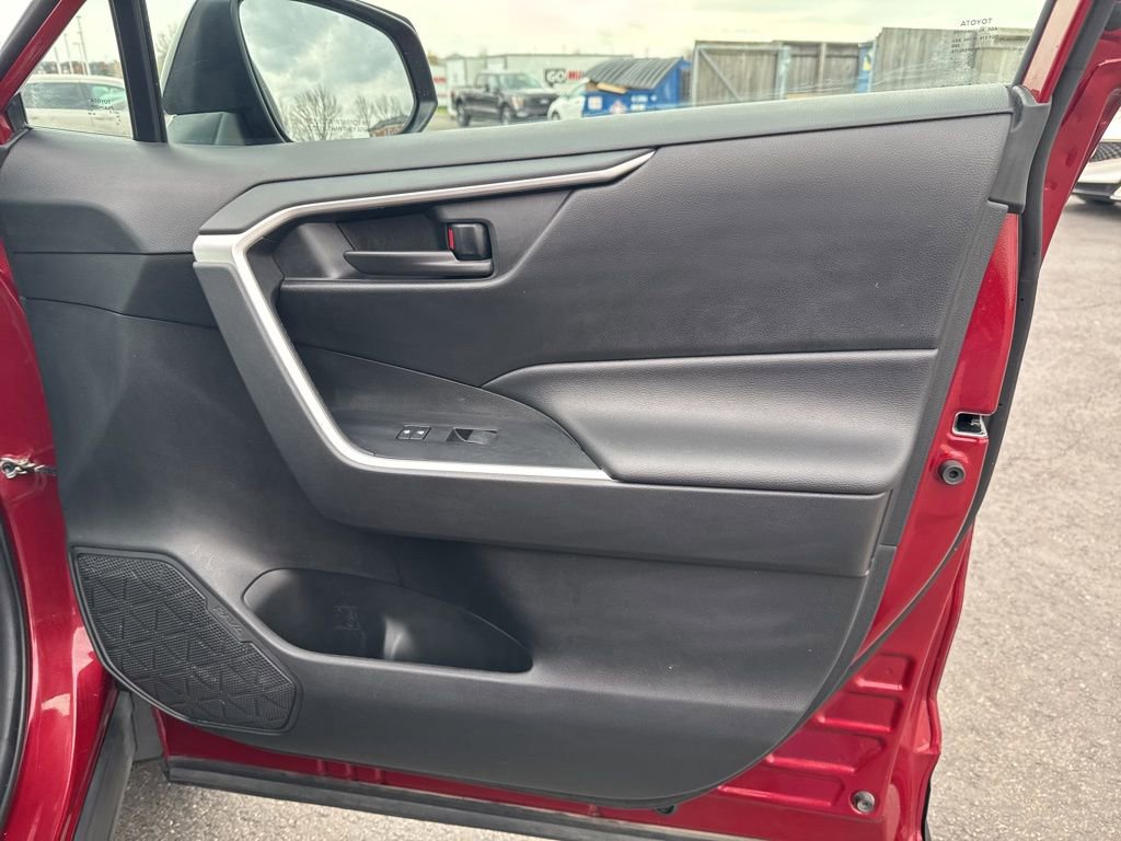 Used 2020 Toyota RAV4 LE w/ All Weather Liner Package AWD/4WD image 39