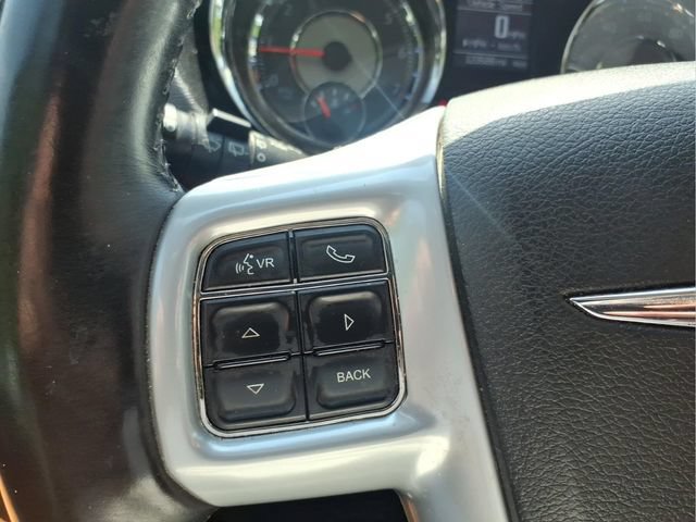 Used 2013 Chrysler Town & Country Touring-L w/ Driver Convenience Group FWD image 17