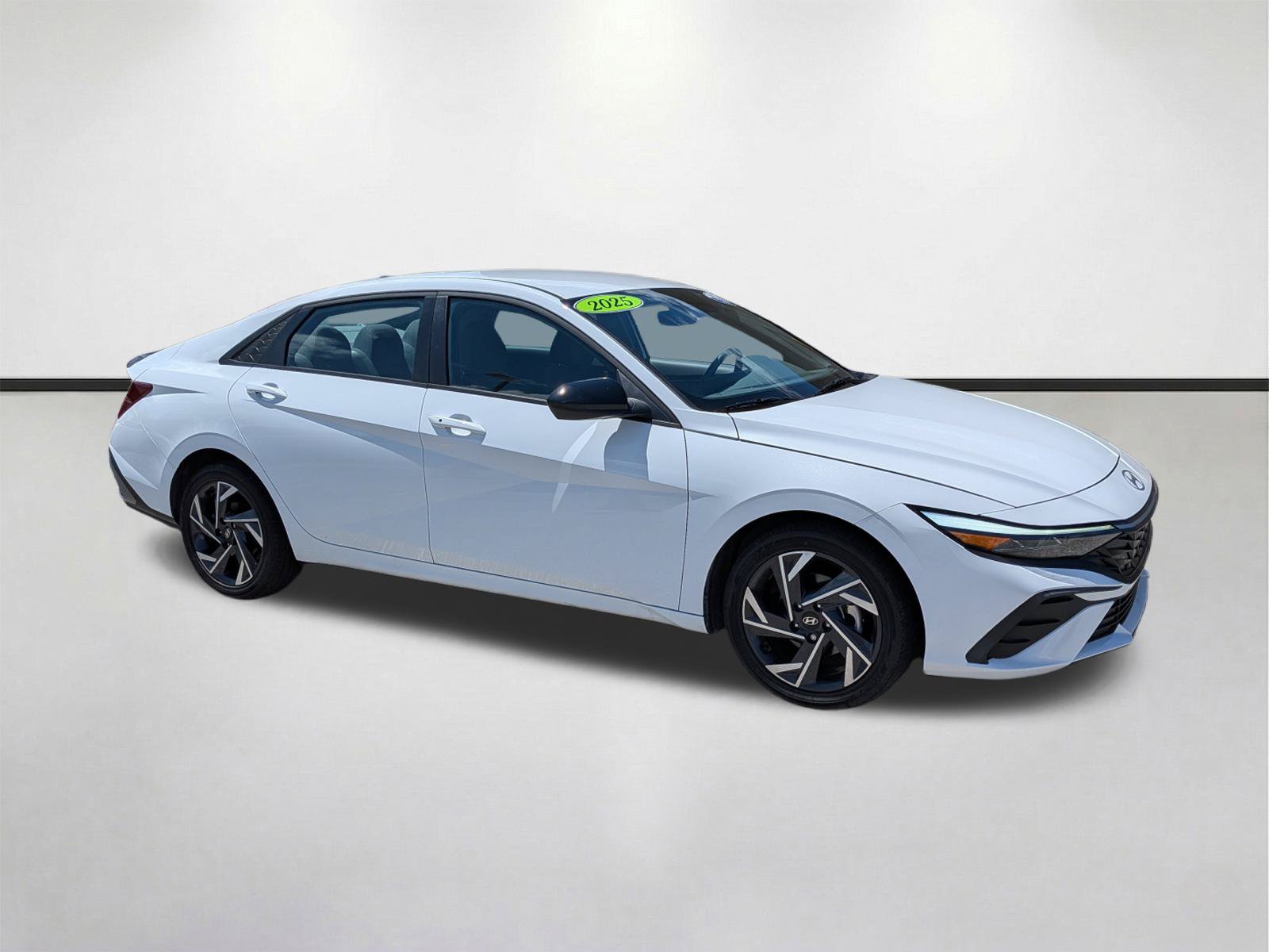Used 2025 Hyundai Elantra SEL FWD image 1